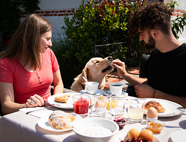 colazione-in-cortile-03-min.jpg